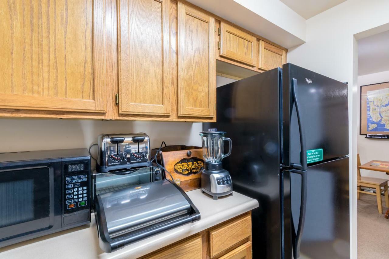 Two Bedrooms Manage And Supervise By Host Endless Features Amenities Dishwasher Washer Dryer Wifi Internet Services By Verizon Fios 960 Upload 960 Download Bi Monthly Free Housekeeping Services Huge 10000 Square Footage Appartement