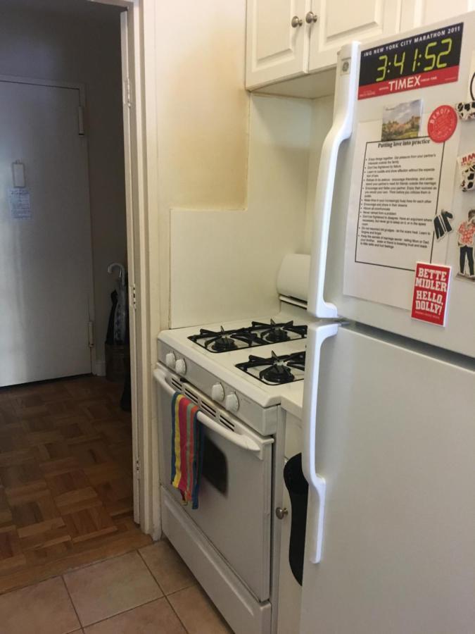 Upscale, Large, High-ceilings, Mid-town Doorman Nyc Centrally Located Appartement *