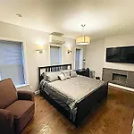 HALSEY MANOR: Luxurious 2-bedroom apartment