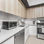 Top Notch 2 Bedroom Suite Minutes From Central Park