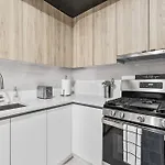 Top Notch 2Br & 2Ba Suite Minutes From Central Park In Upper East Side