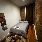 Cozy Townhouse In Harlem