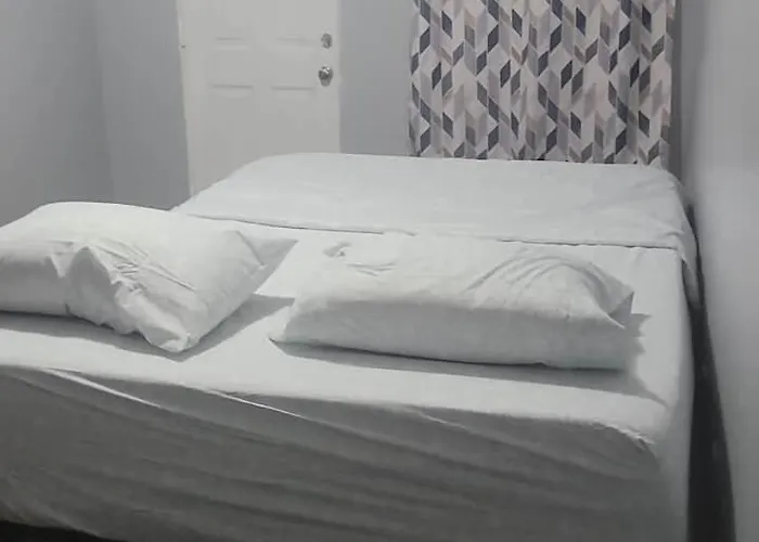 Room In A Beach House With Queen Bed In A Landlord Hosted Three Bedroom Apartment