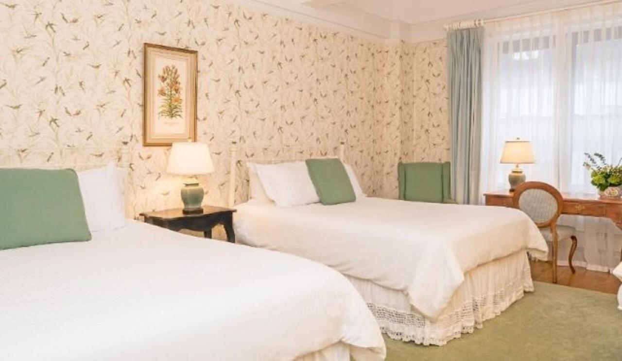 Roger Smith 3* New York City