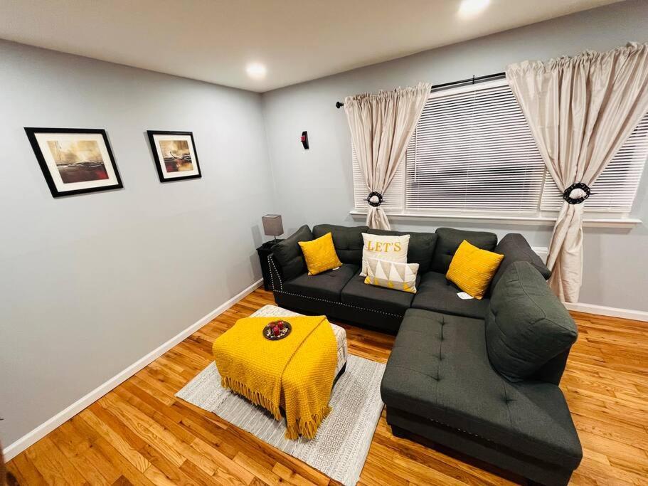 Appartement Vee's Nest- Cozy 3 Bedroom With Parking New York