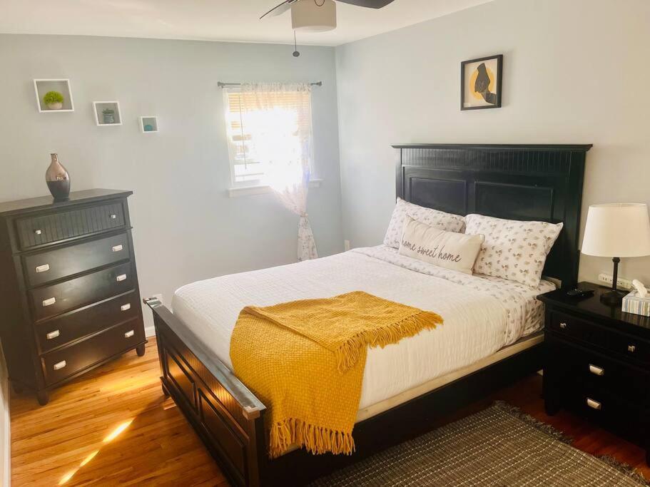 Appartement Vee's Nest- Cozy 3 Bedroom With Parking *