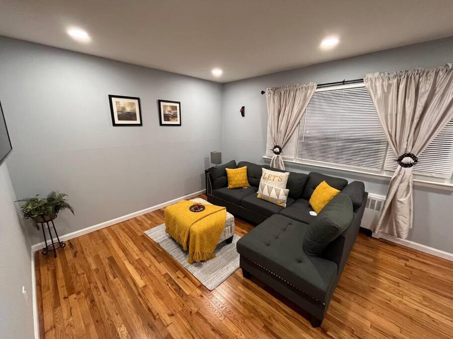 Vee's Nest- Cozy 3 Bedroom With Parking Appartement New York