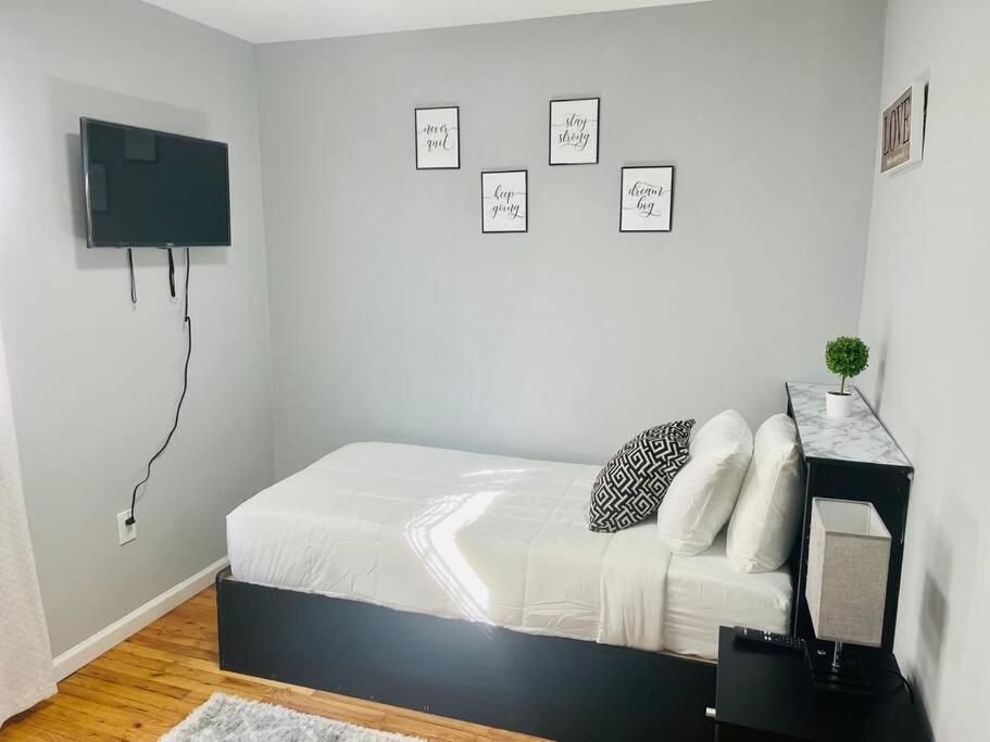 Appartement Vee's Nest- Cozy 3 Bedroom With Parking *
