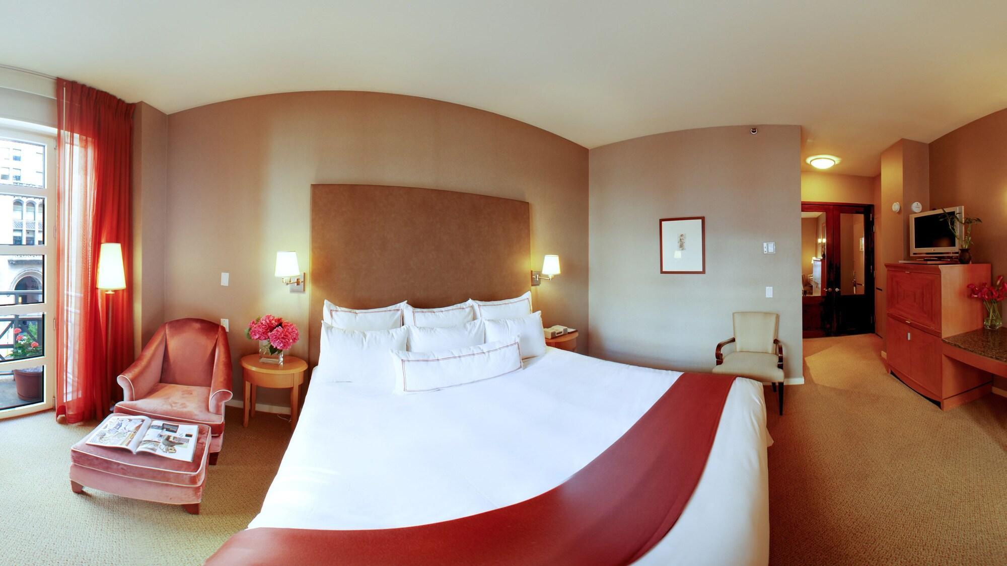 Giraffe By Library Collection 4* New York City