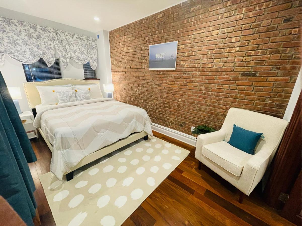 Сasa de vacaciones Historic Brownstone - Newly Renovated Brownstone On Historic Street With Outdoor Space *