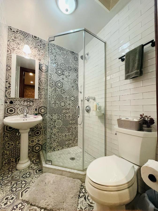 Historic Brownstone - Newly Renovated Brownstone On Historic Street With Outdoor Space Сasa de vacaciones *