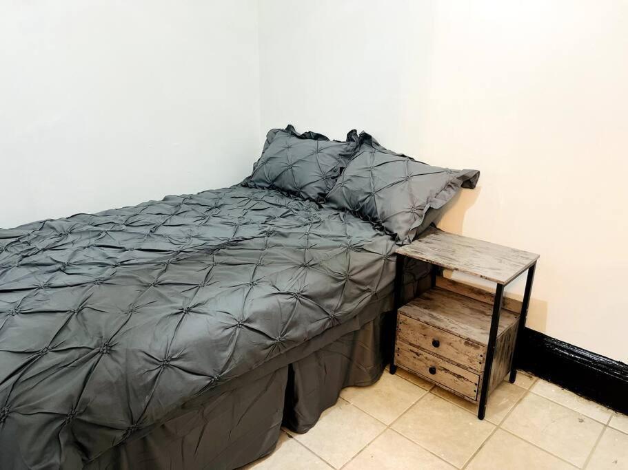 Appartement 2 Bedroom Queens Near Airtrain, Jfk, Lga 646-667-6696 *