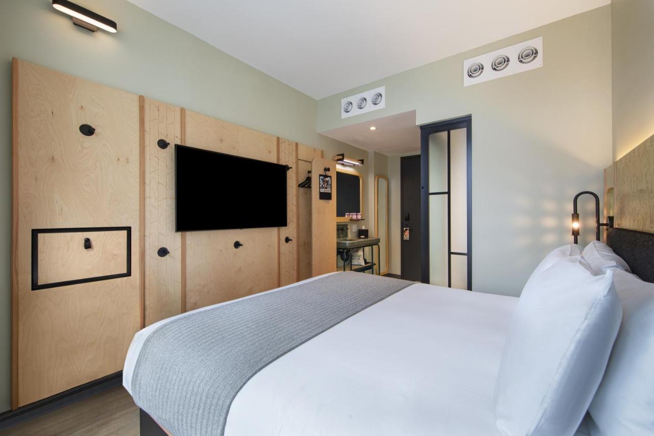 Moxy Brooklyn Williamsburg Hotel New York