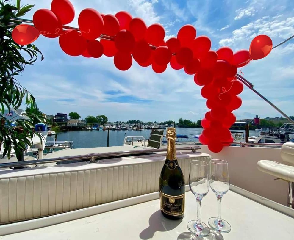 Botel Romantic @ Ocean 3-deck Yacht New York City