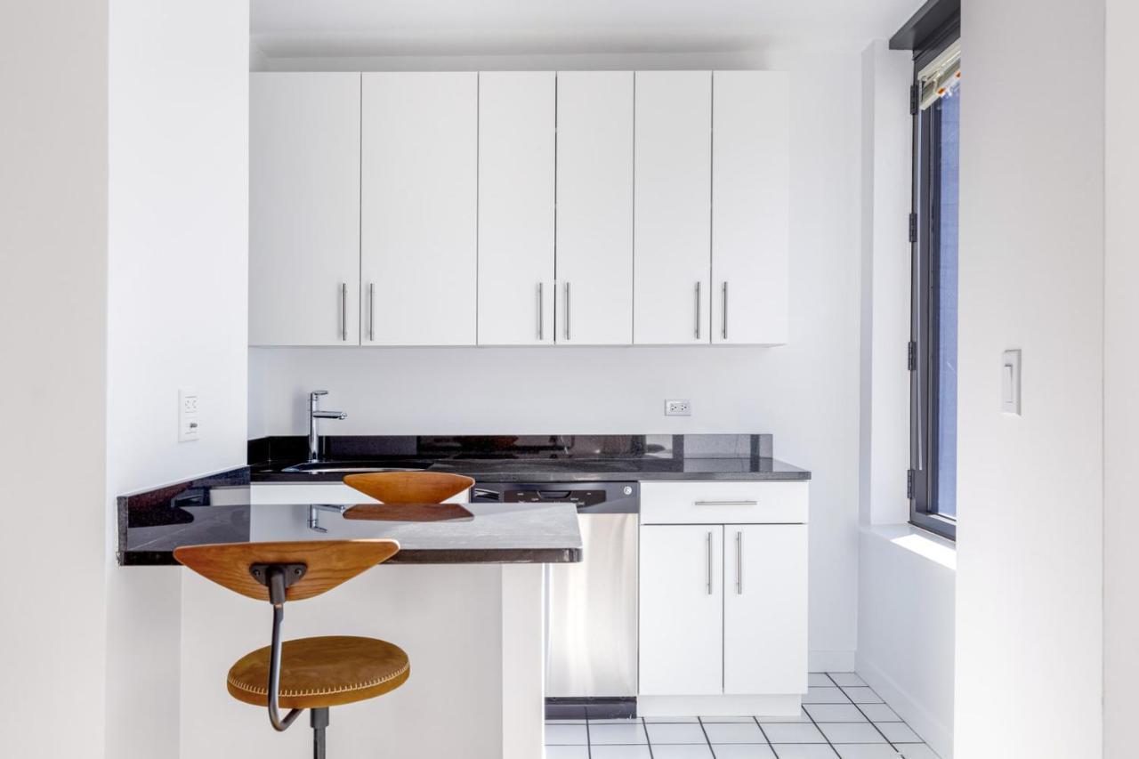 Sutton Place 1br W Elevator Nr Park Nyc-520 Appartement