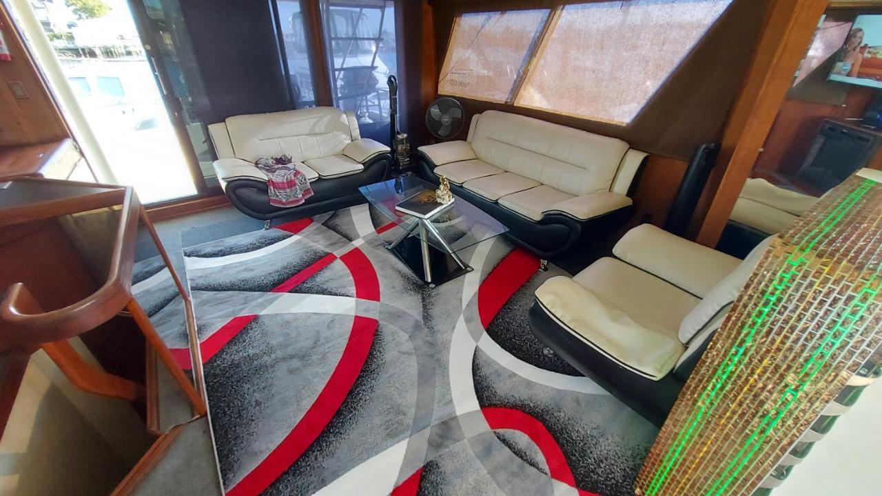 Botel Romantic @ Ocean 3-deck Yacht New York City