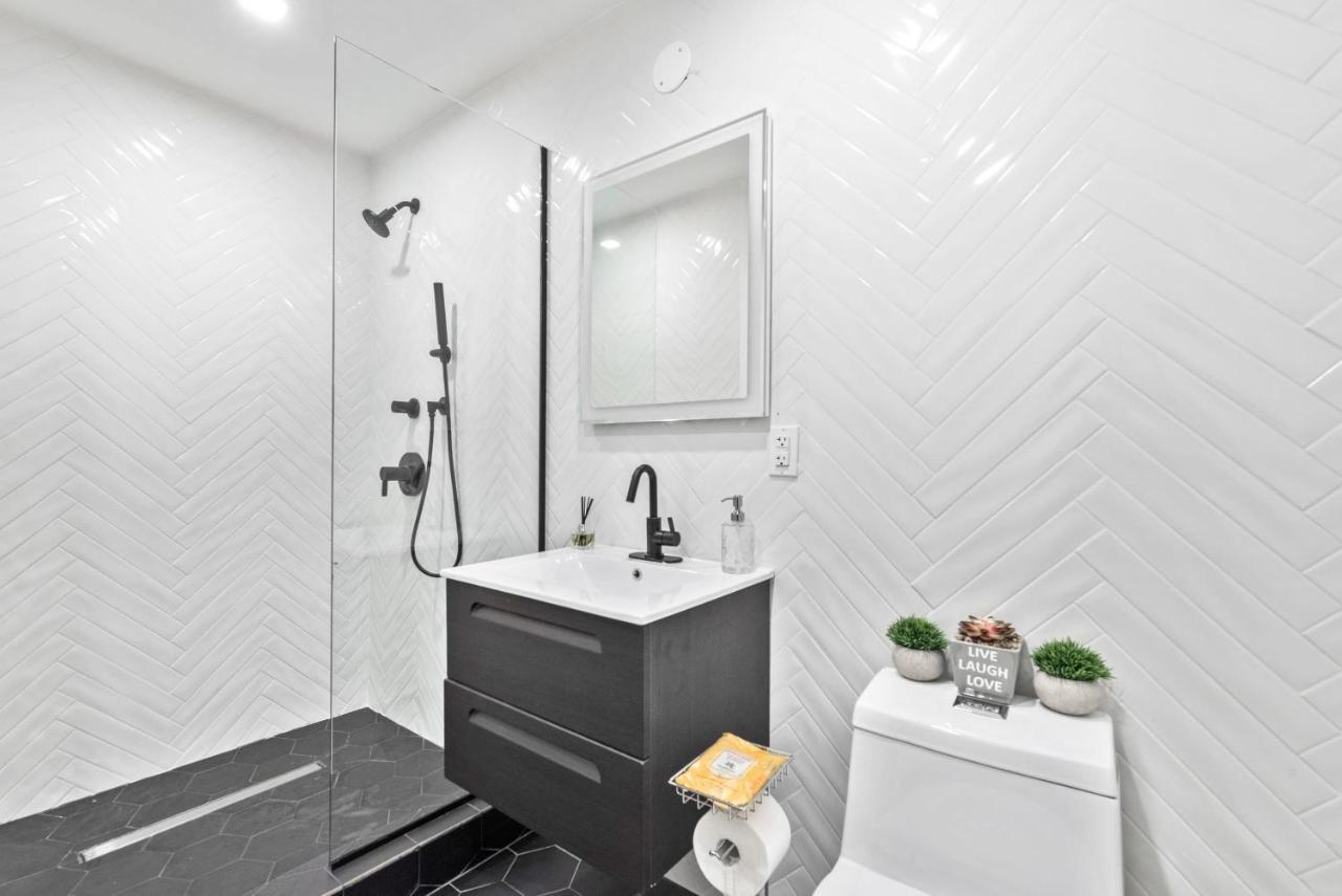 Holiday home Luxe Studio Ste In Upper East Side With Charming Juliet Balcony New York City