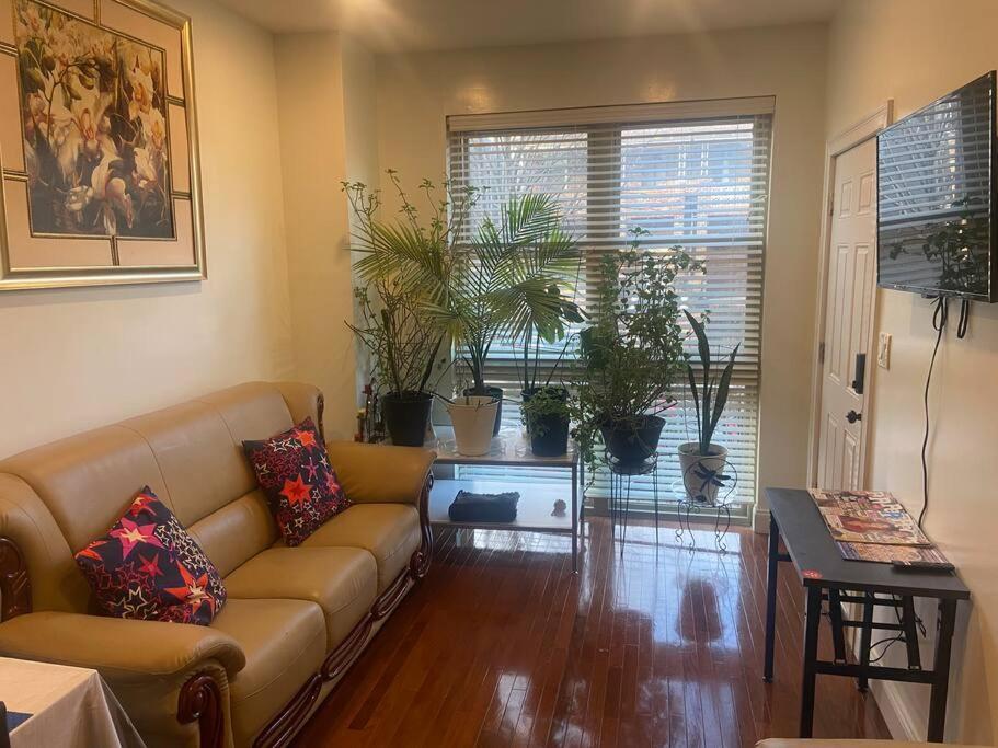 Beautiful Bedroom In A Private With Access To Patio Apartamento Nova York
