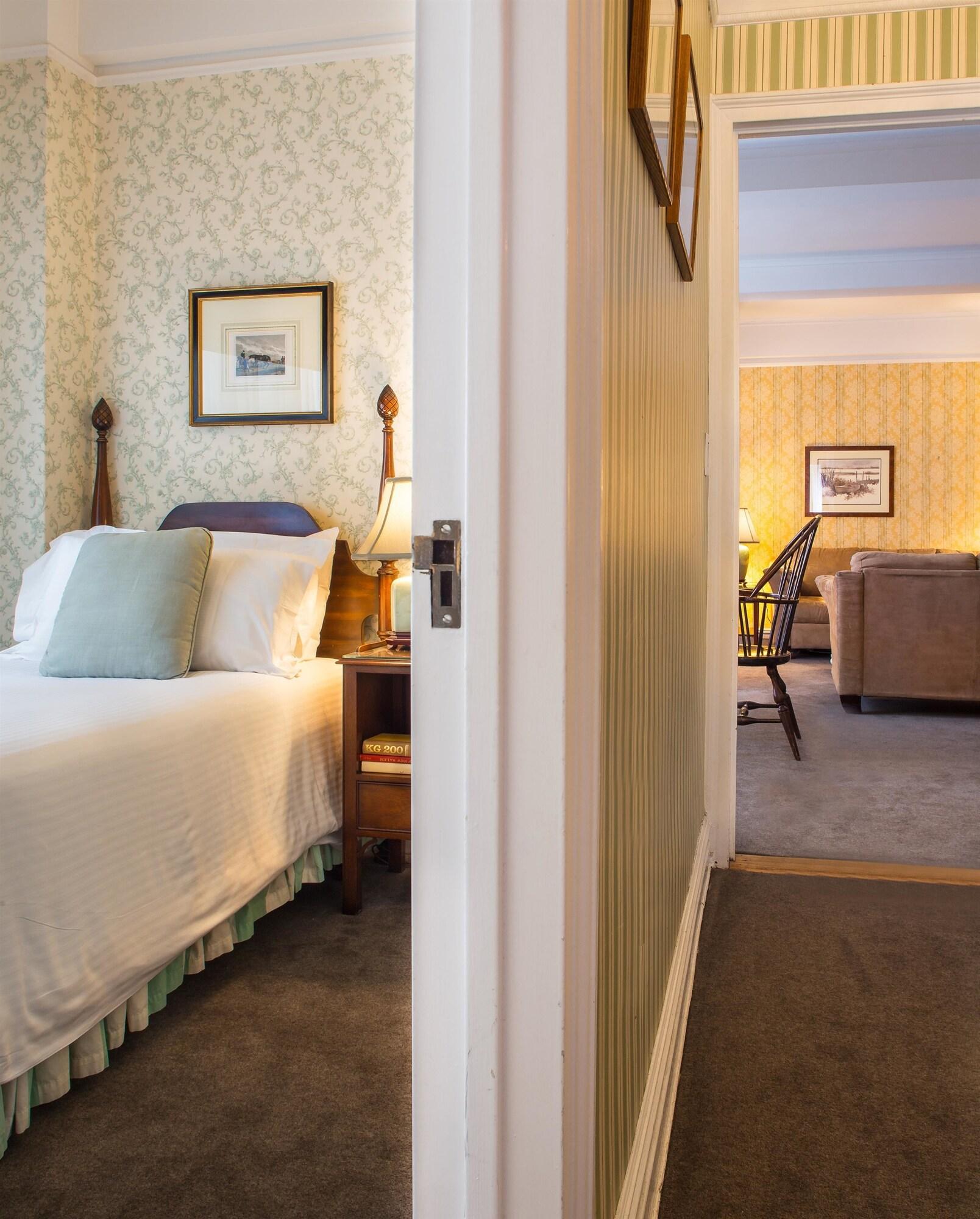 Roger Smith 3* New York City