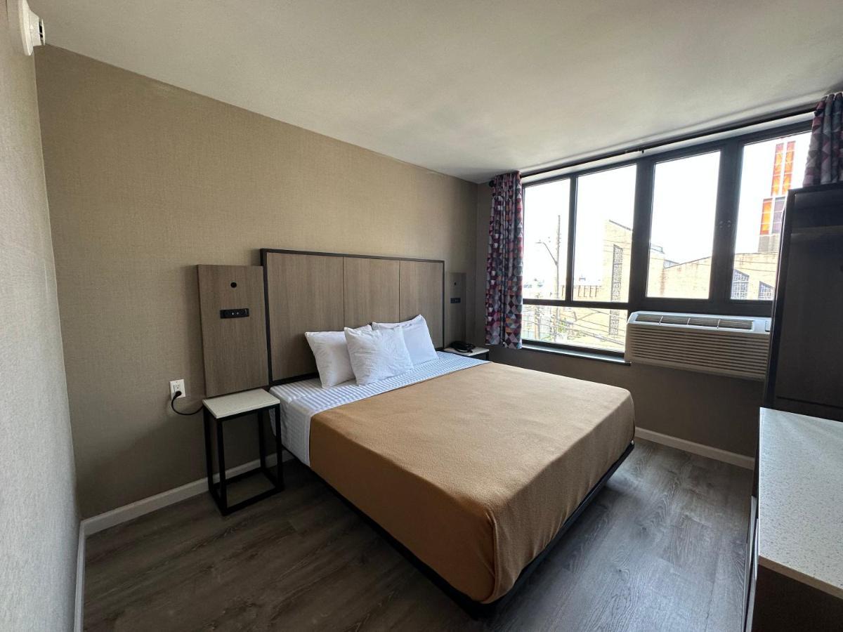 Hotel Regal & Laguardia New York City