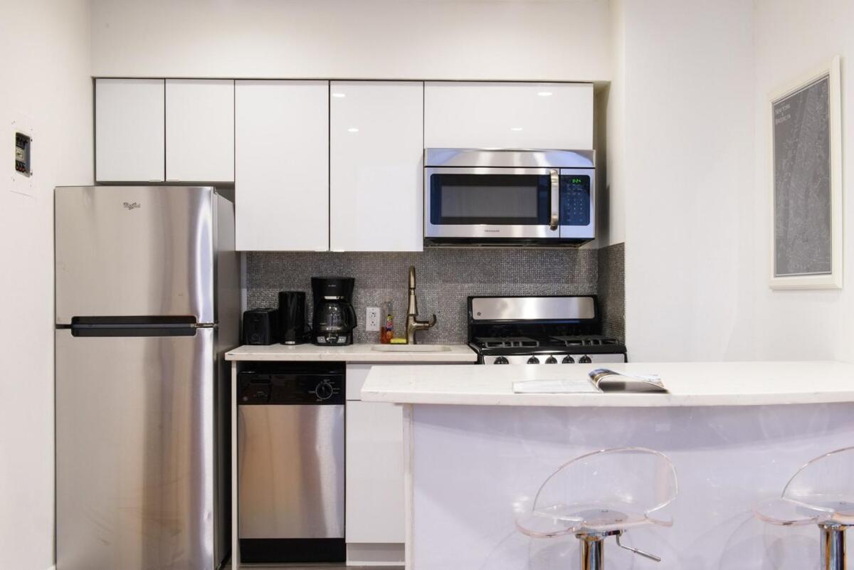 26-4b Newly Furnished 1br W D Courtyard New York City