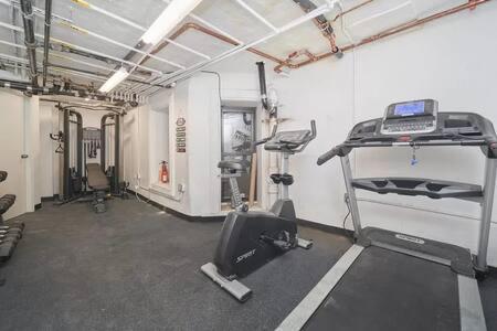 Lejlighed 91-2a Stylish 3br 2bth With W D *