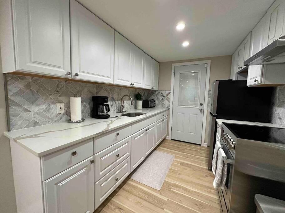 Spacious 3br Detach House W/parking In Quiet Area Сasa de vacaciones *