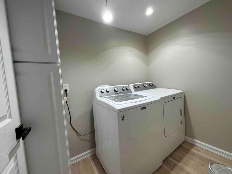 Spacious 3br Detach House W/parking In Quiet Area Сasa de vacaciones