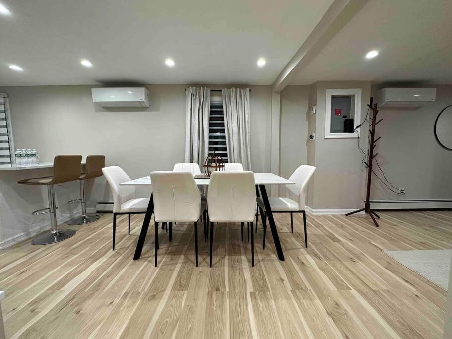 Spacious 3br Detach House W/parking In Quiet Area Сasa de vacaciones *
