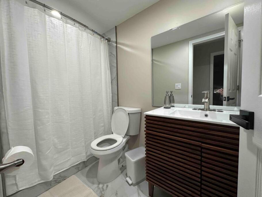 Spacious 3br Detach House W/parking In Quiet Area Сasa de vacaciones Nueva York