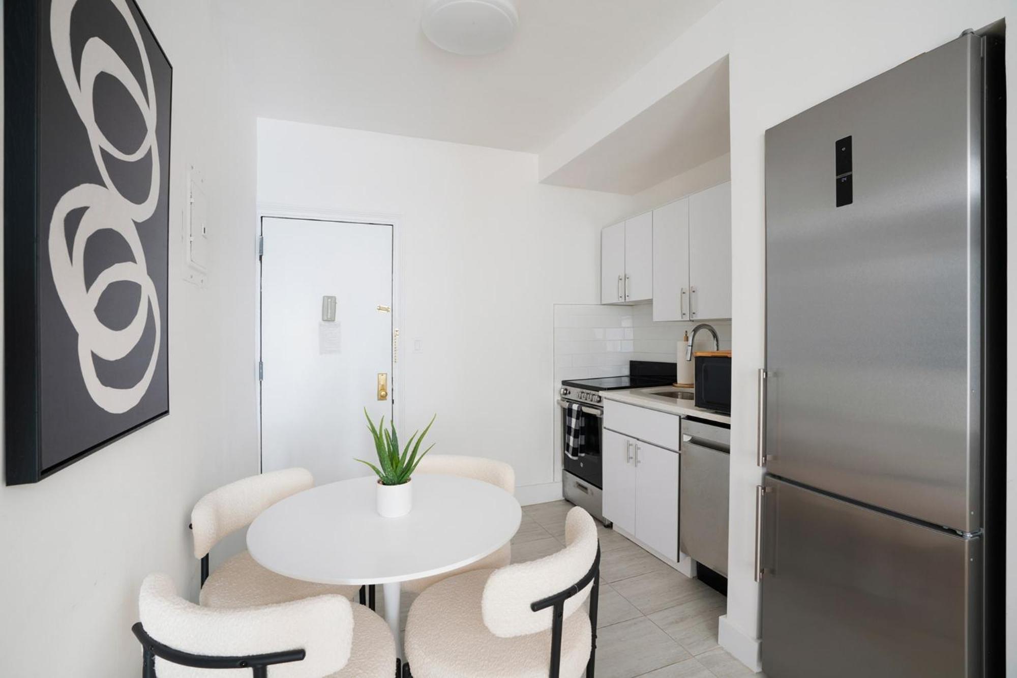 444-2e Modern 2br Hell's Kitchen New York