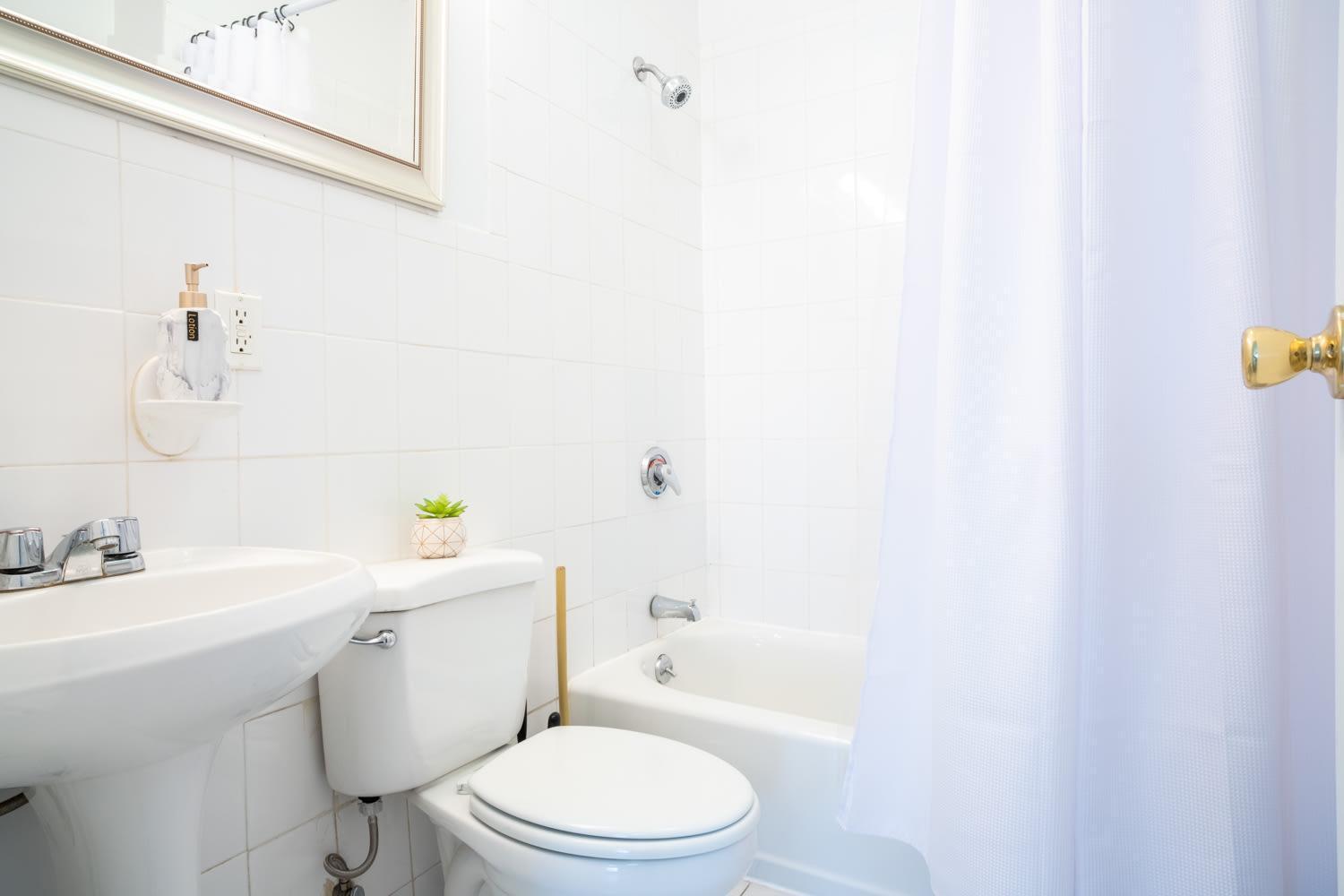 Appartement 1435-4 I 3 Bedrooms 2bath W D Prime Upper East *