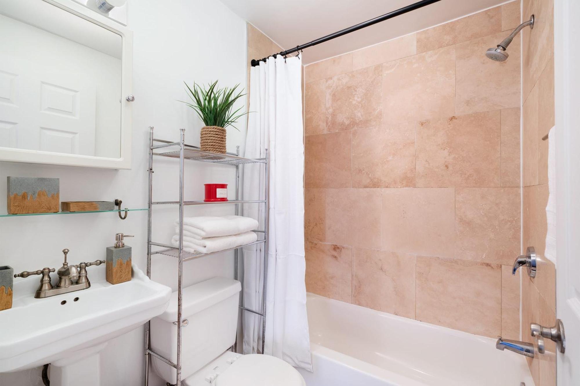 1435-3-3 Bedrooms 2bath W D Prime Upper East New York