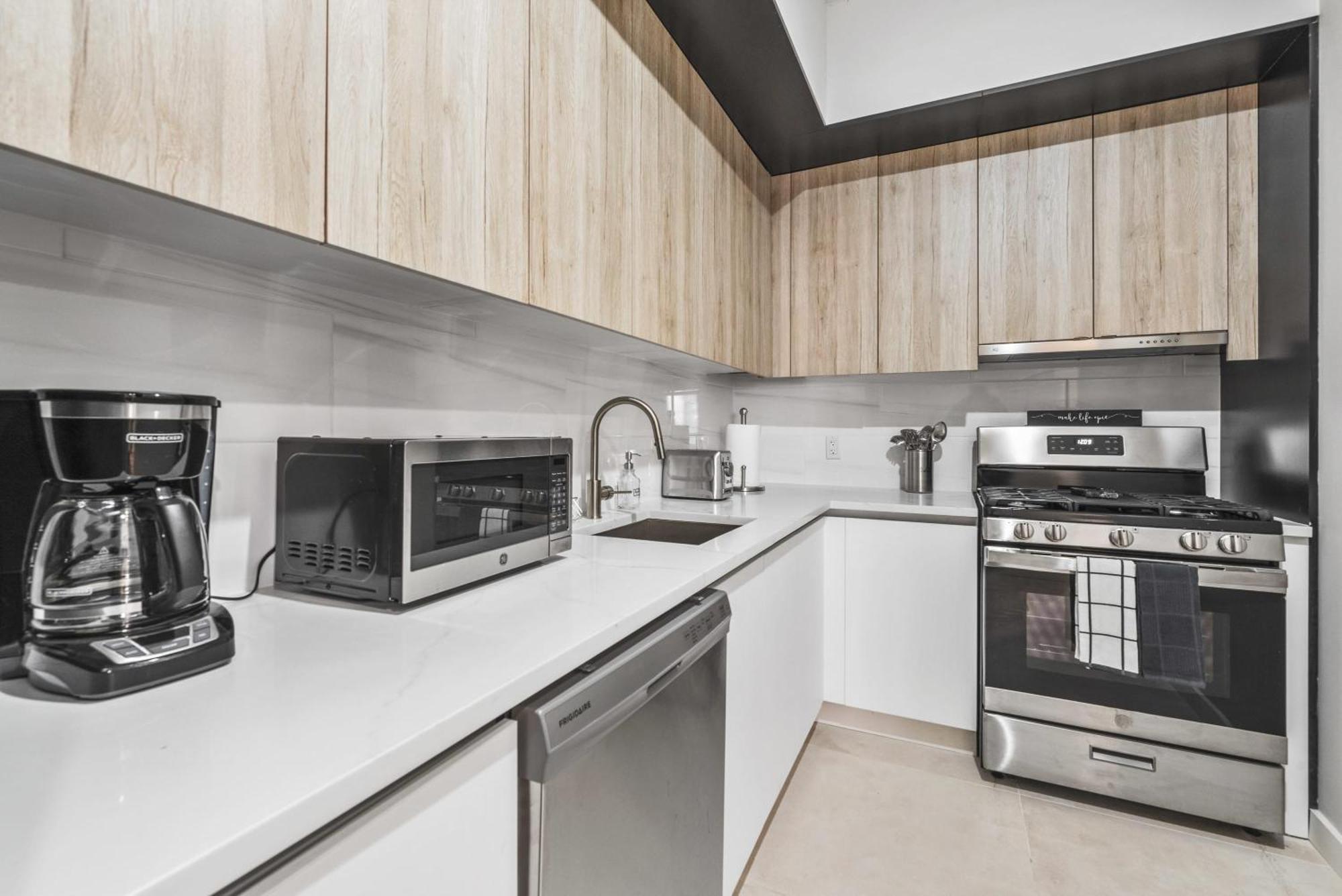 Top Notch 2 Bedroom Minutes From Central Park Appartement *