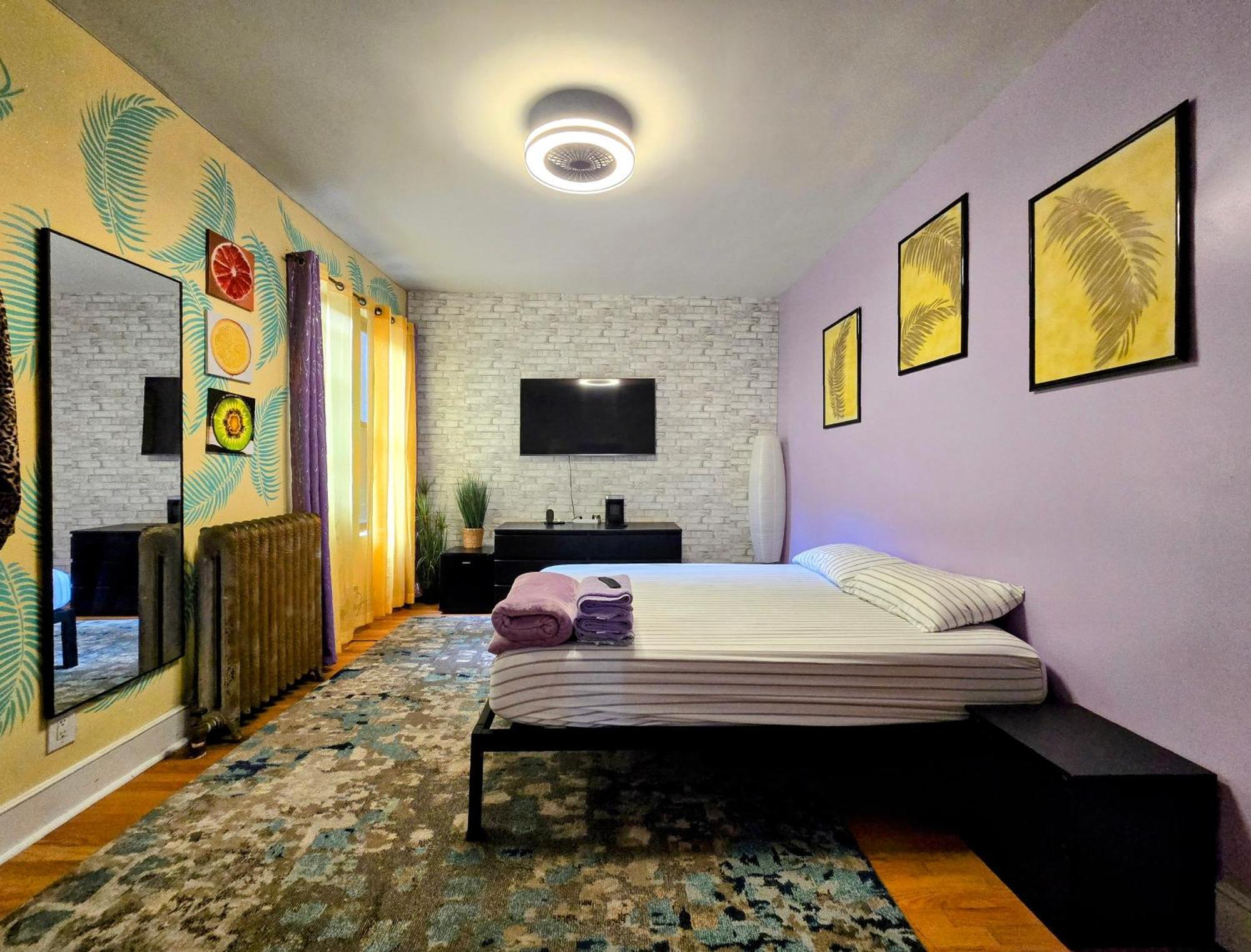 Modern Xl Queen Room Comfort & Character In Harlem New York