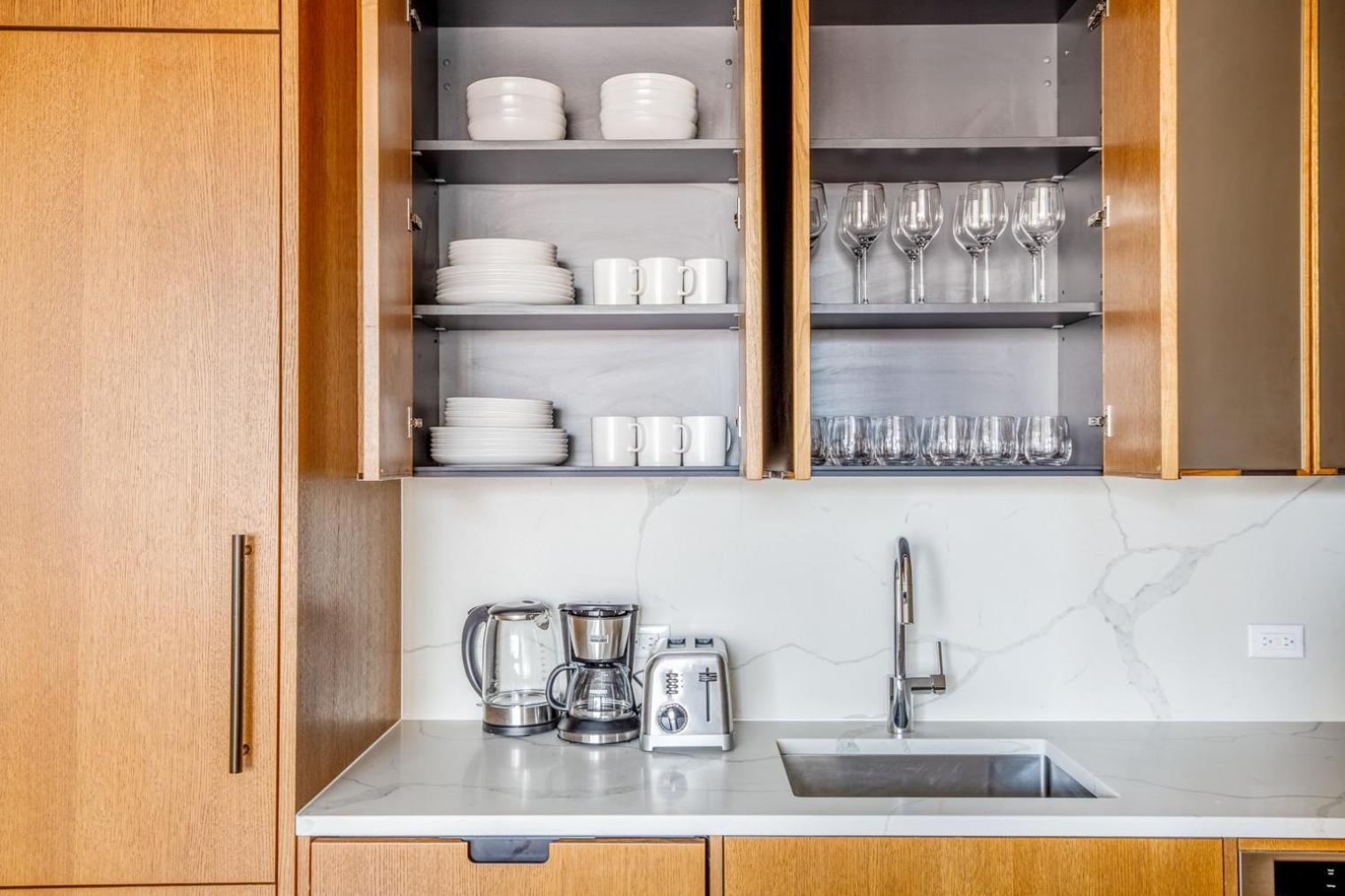 Midtown East 2br W Gym Roofdeck Nr Parks Nyc-1207 *