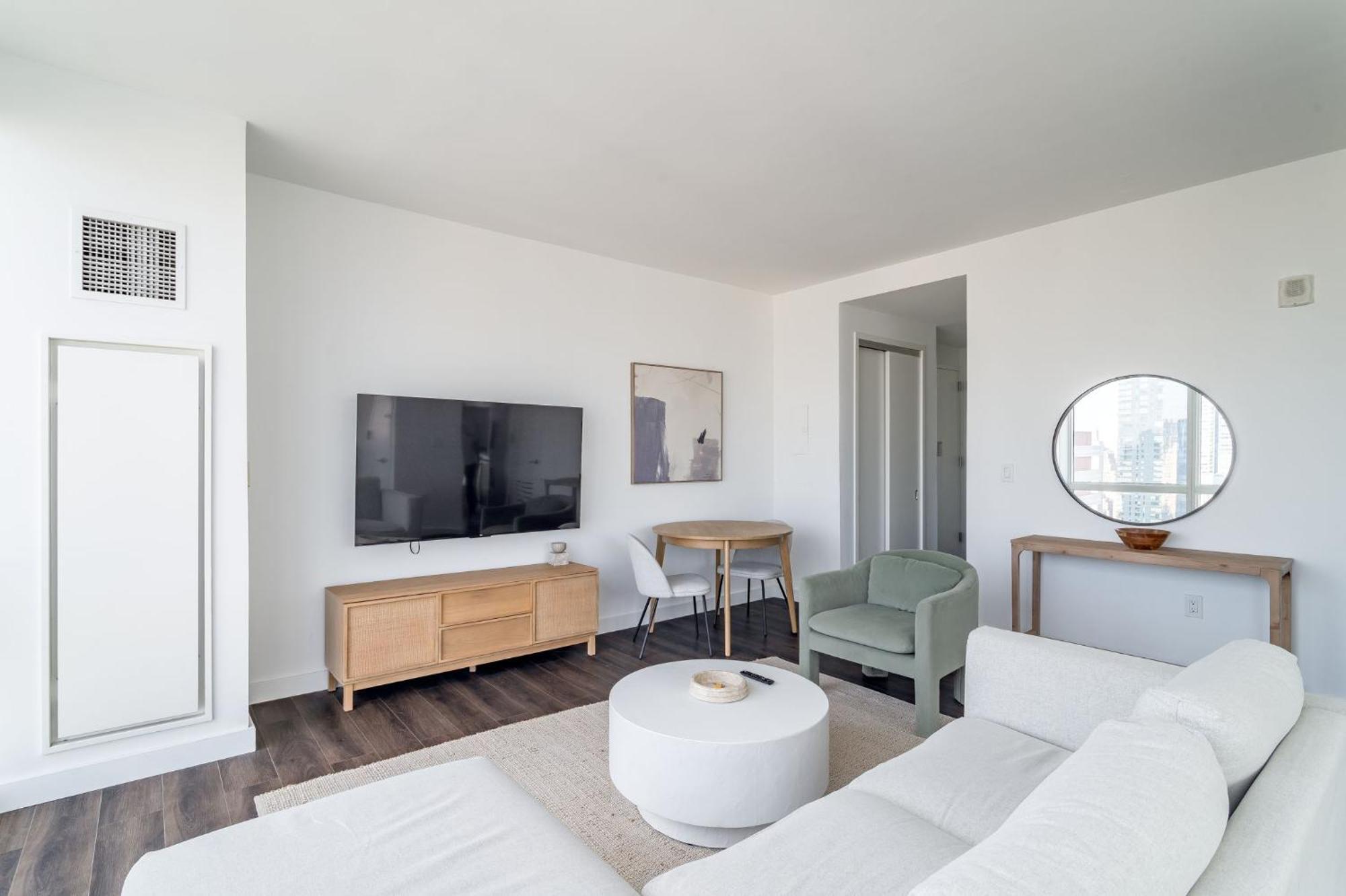 Luxx 2 Bed 1,5 Bath Apt Midtown New York City