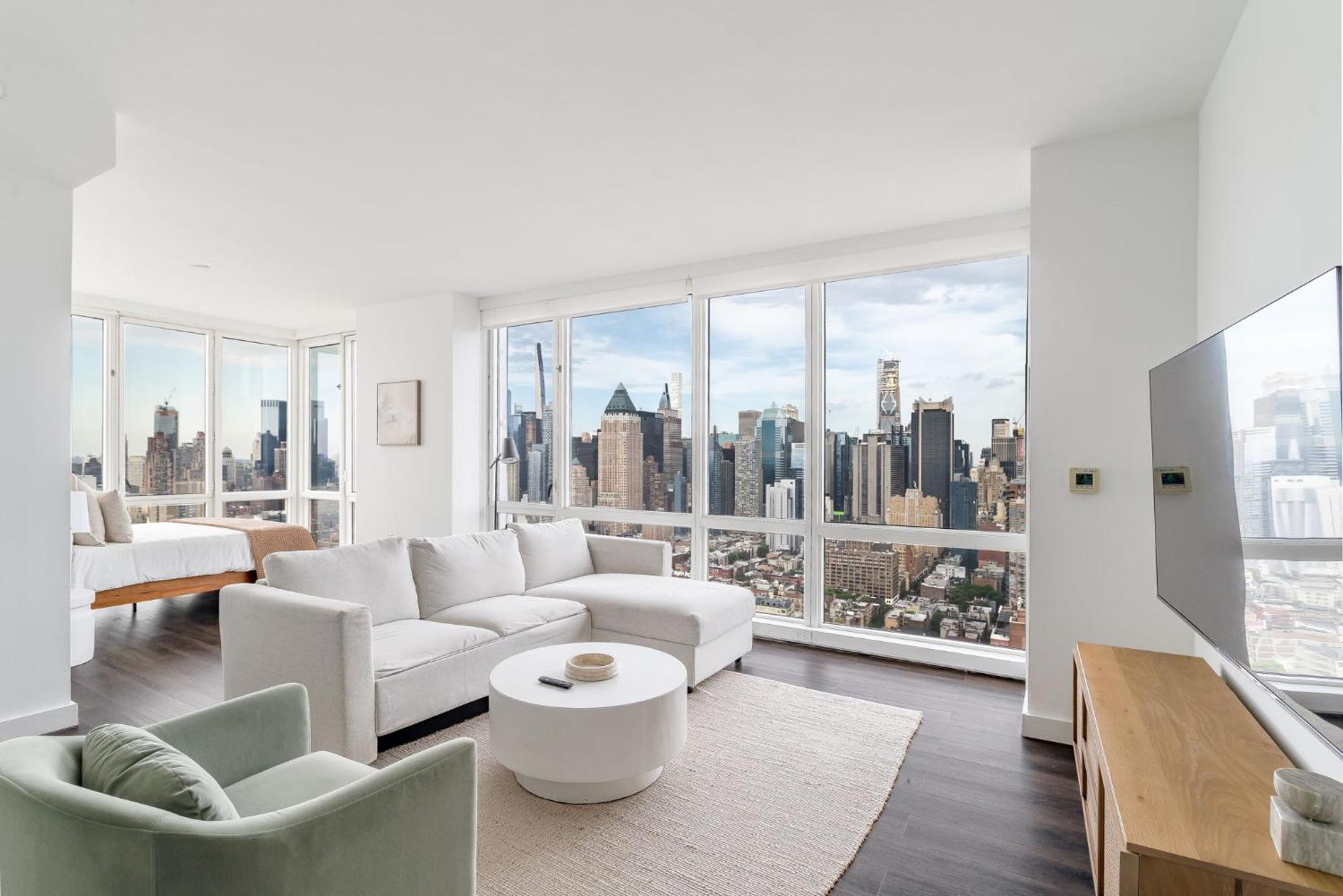 Luxx 2 Bed 1,5 Bath Apt Midtown * New York City