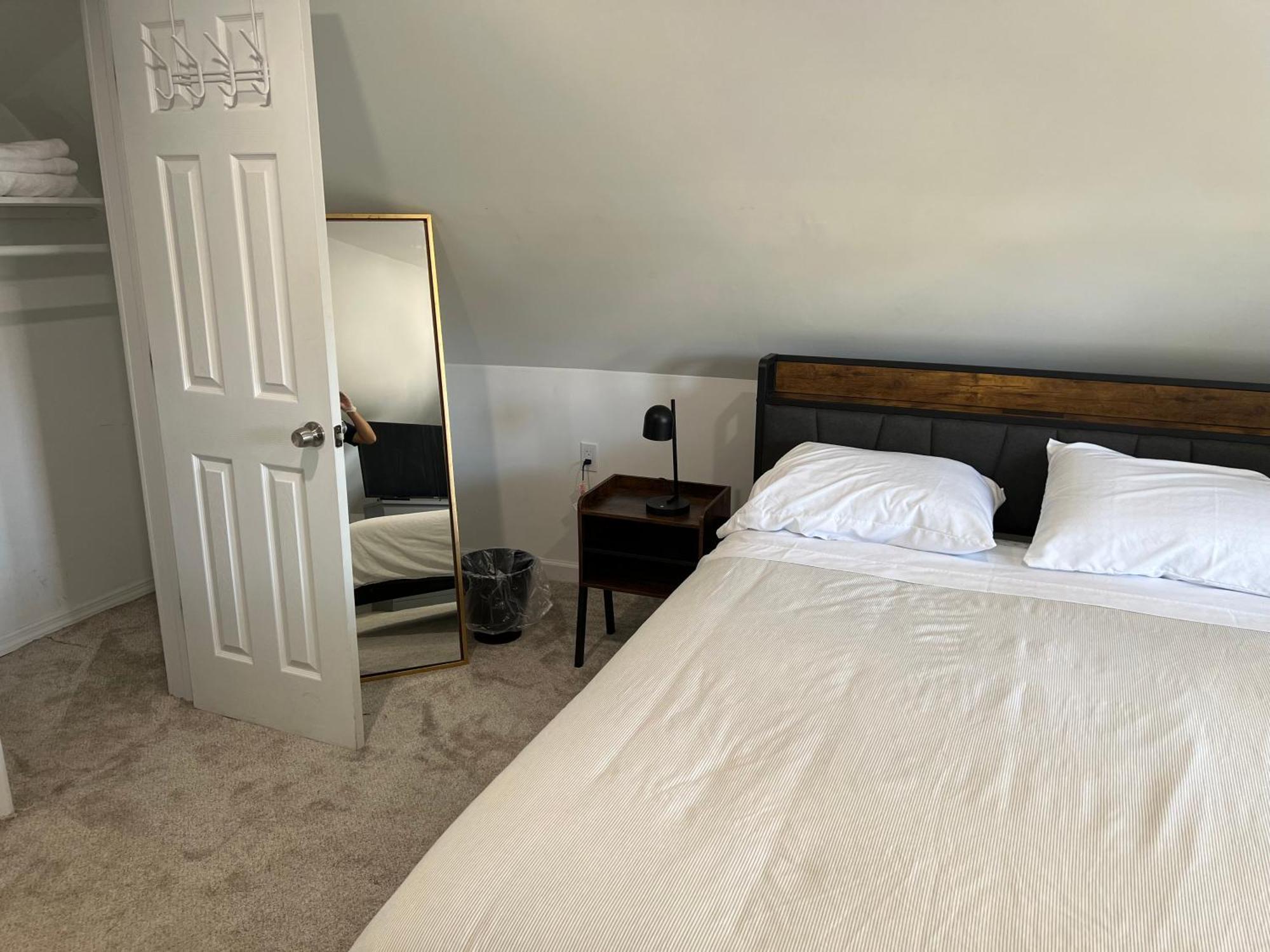 Modern & Cozy In Queens Near Train Station And Buses Habitación en casa particular