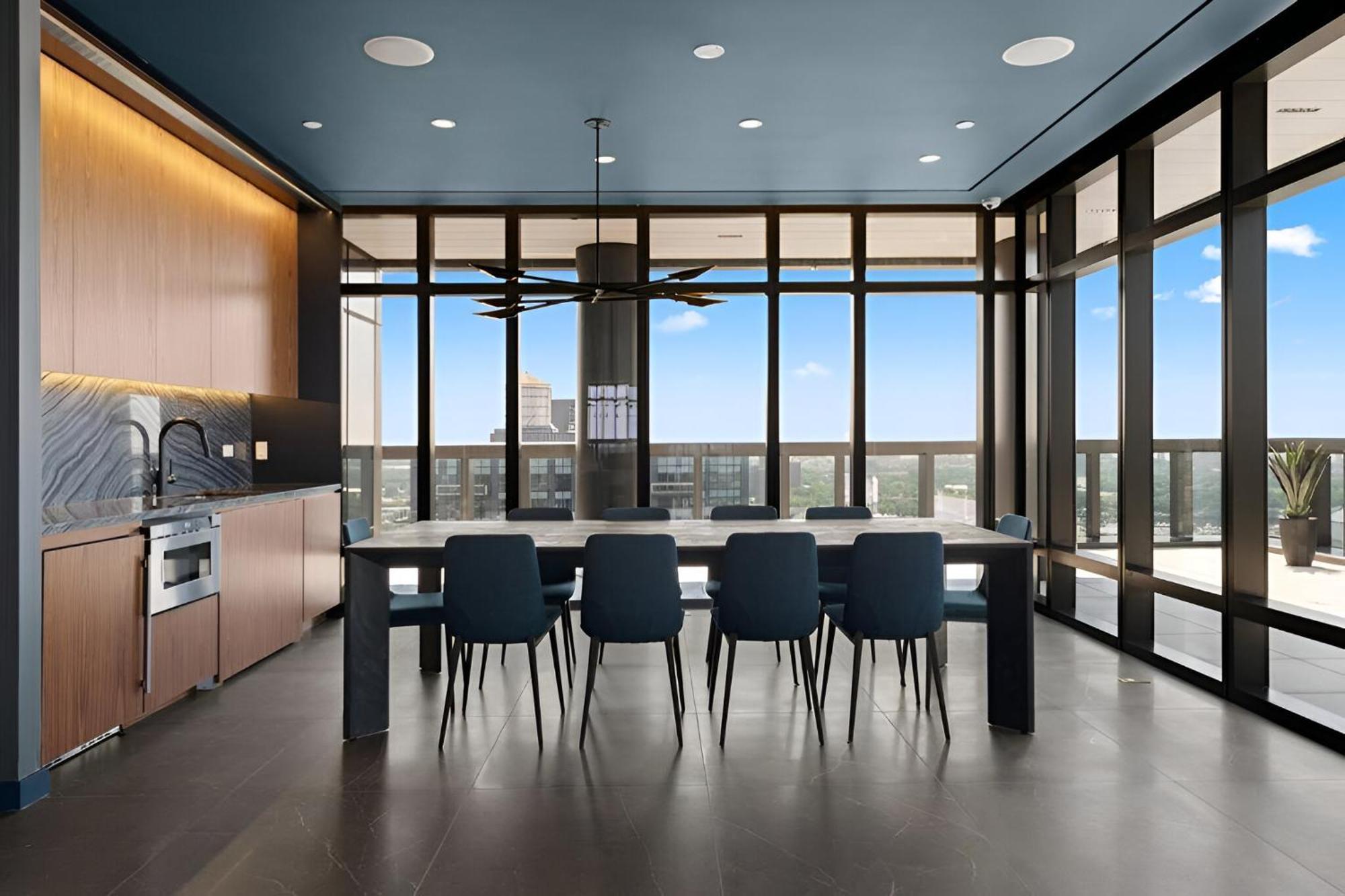 Luxury Meets Comfort Upscale In Brooklyn Appartement *