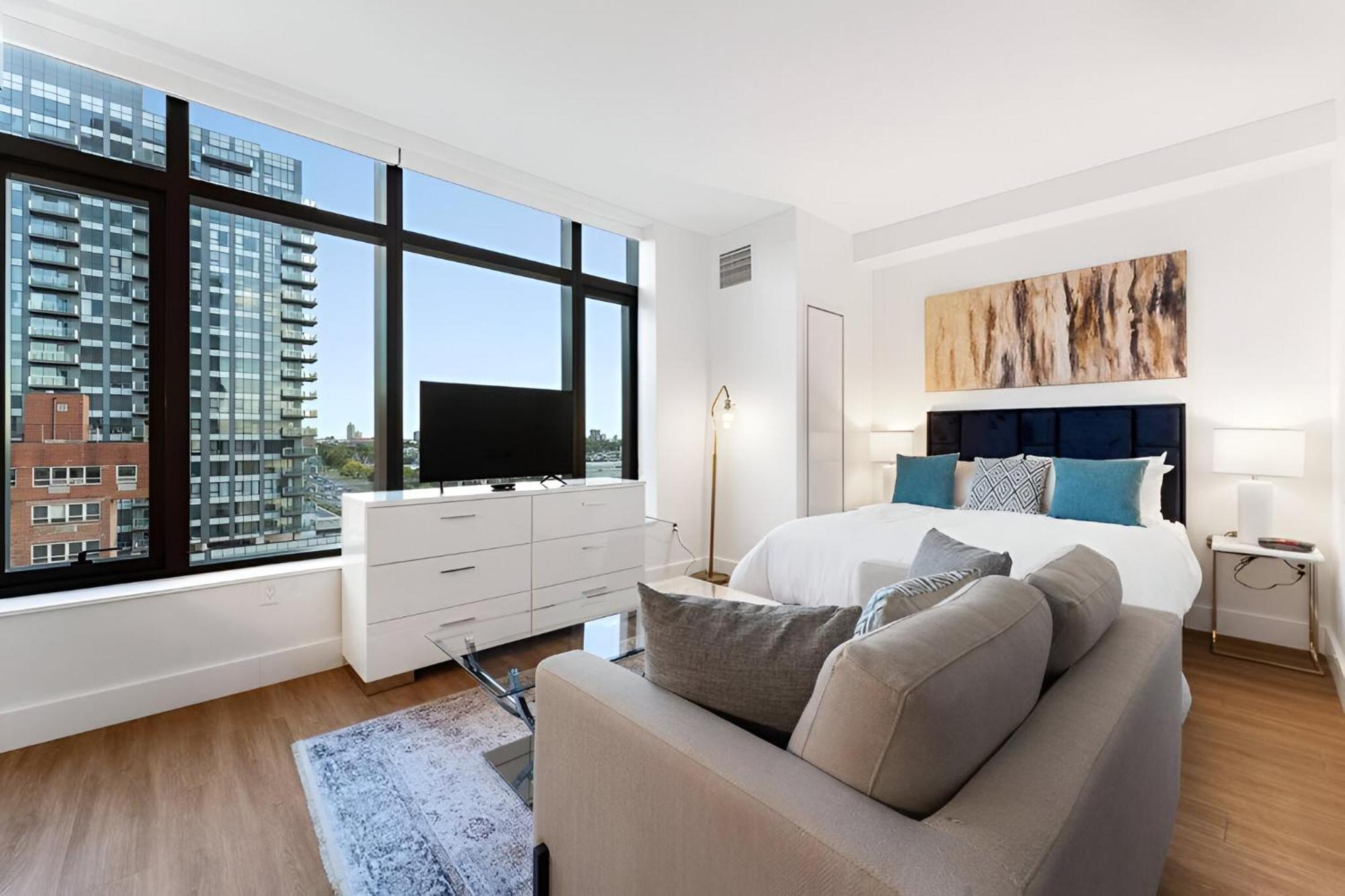 Luxury Meets Comfort Upscale In Brooklyn Appartement