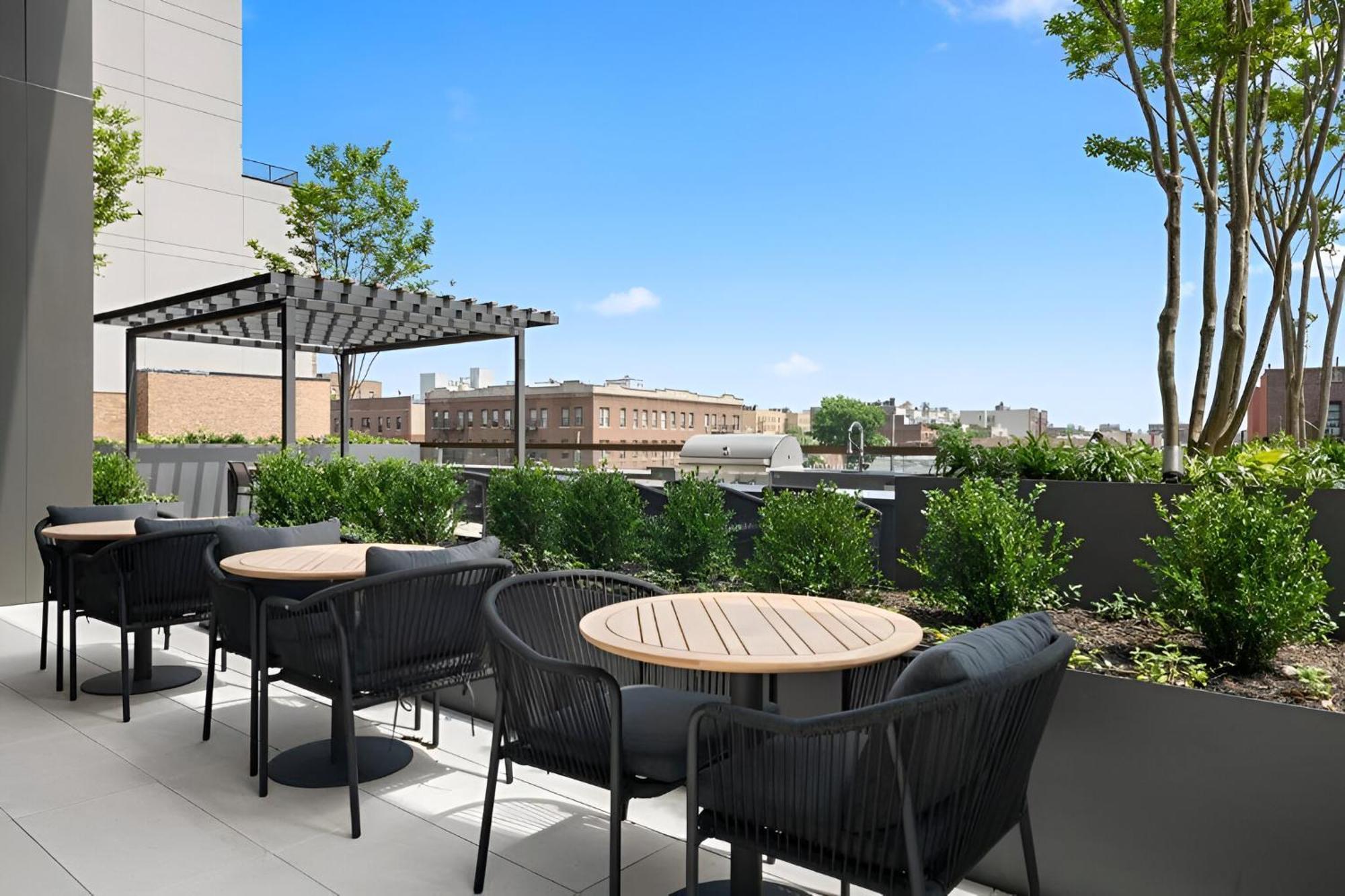 Luxury Meets Comfort Upscale In Brooklyn Appartement *
