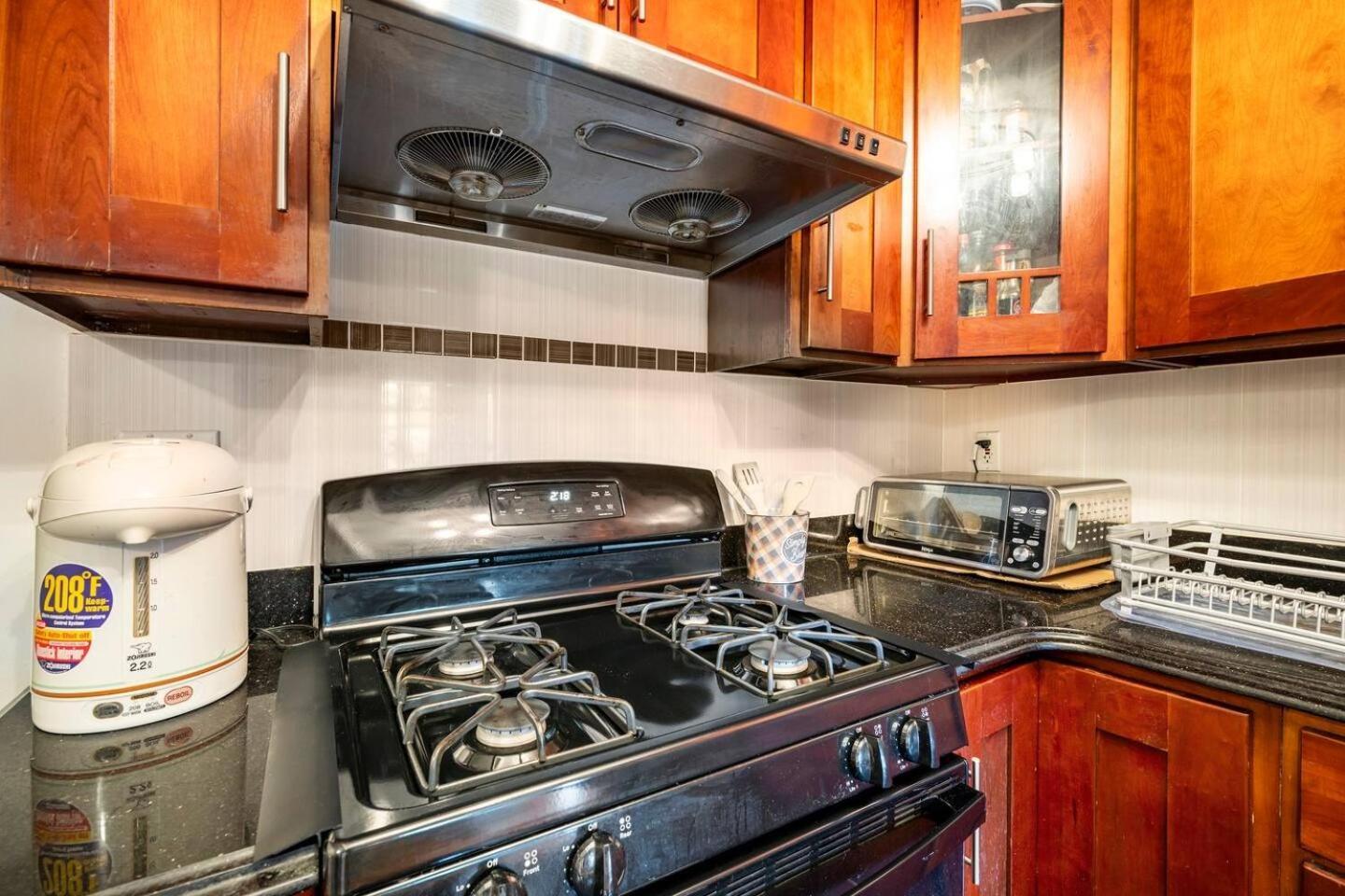 Location In Queens, Everything Is Near By Nova York