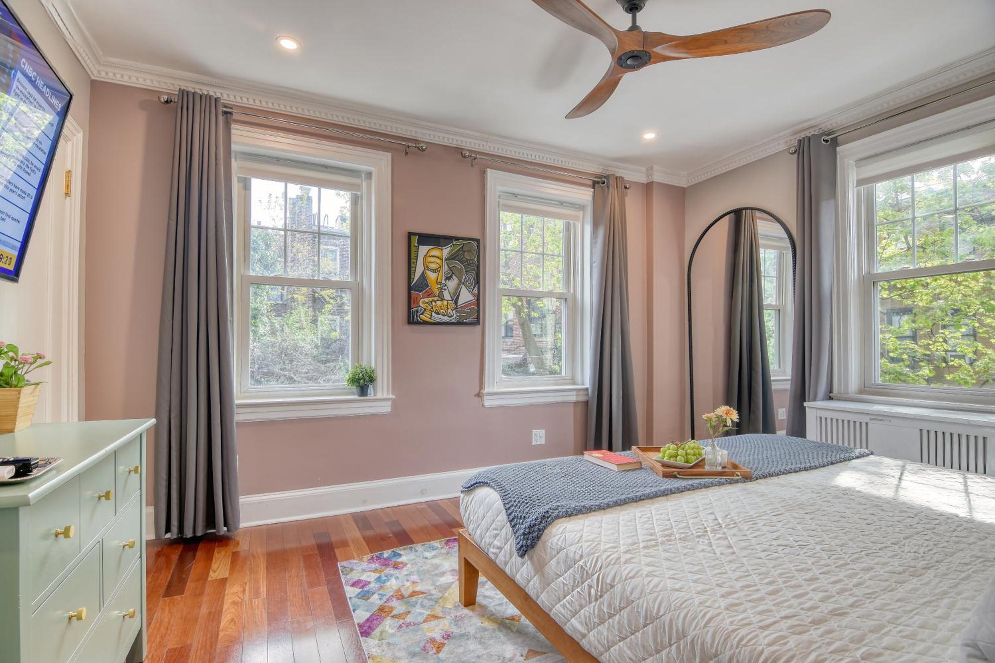 Prime Location, King Beds, Outdoor Space, Bbq Grill, Free Parking, Wifi, Luxe * New York