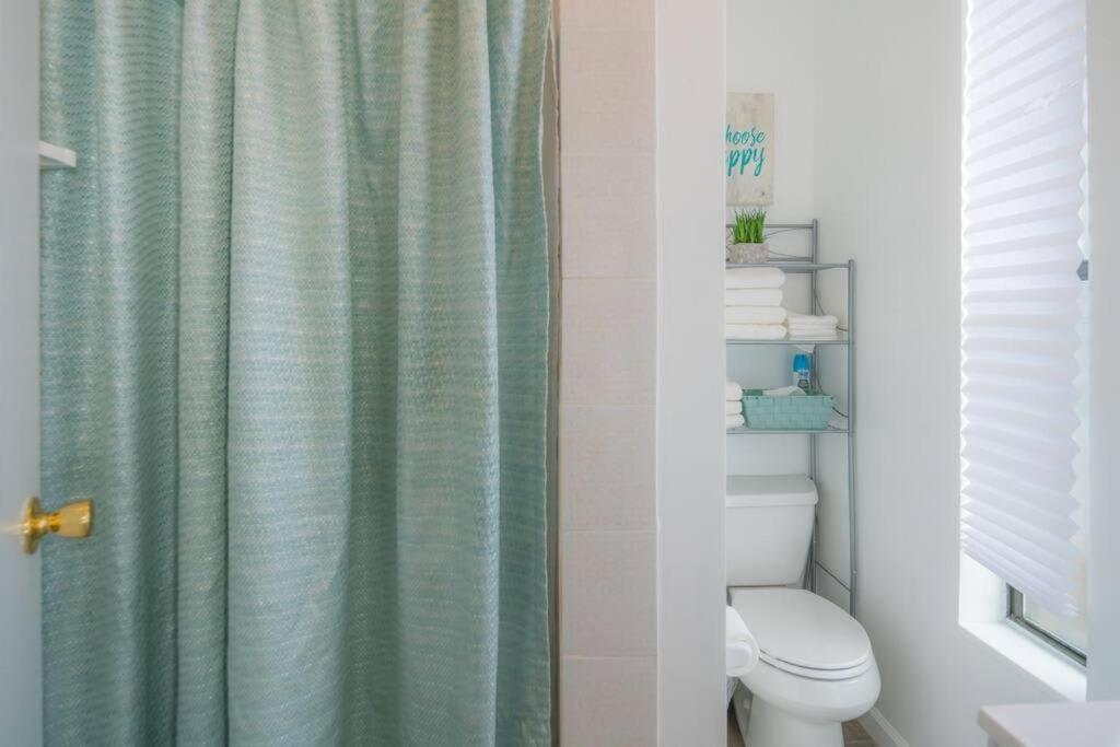 2br Great Location Short Walk To Times Square