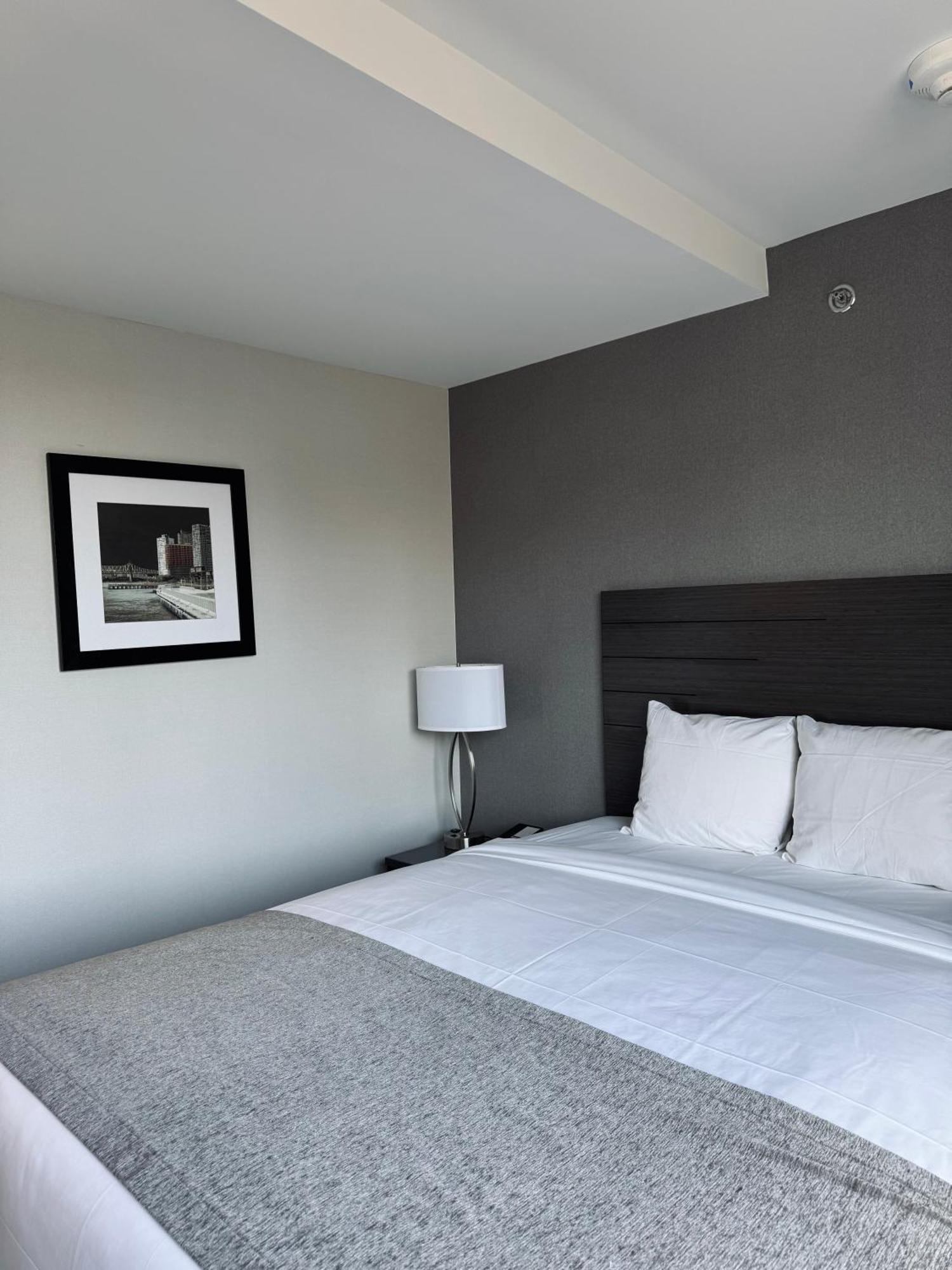 Capital Long Island Hotel