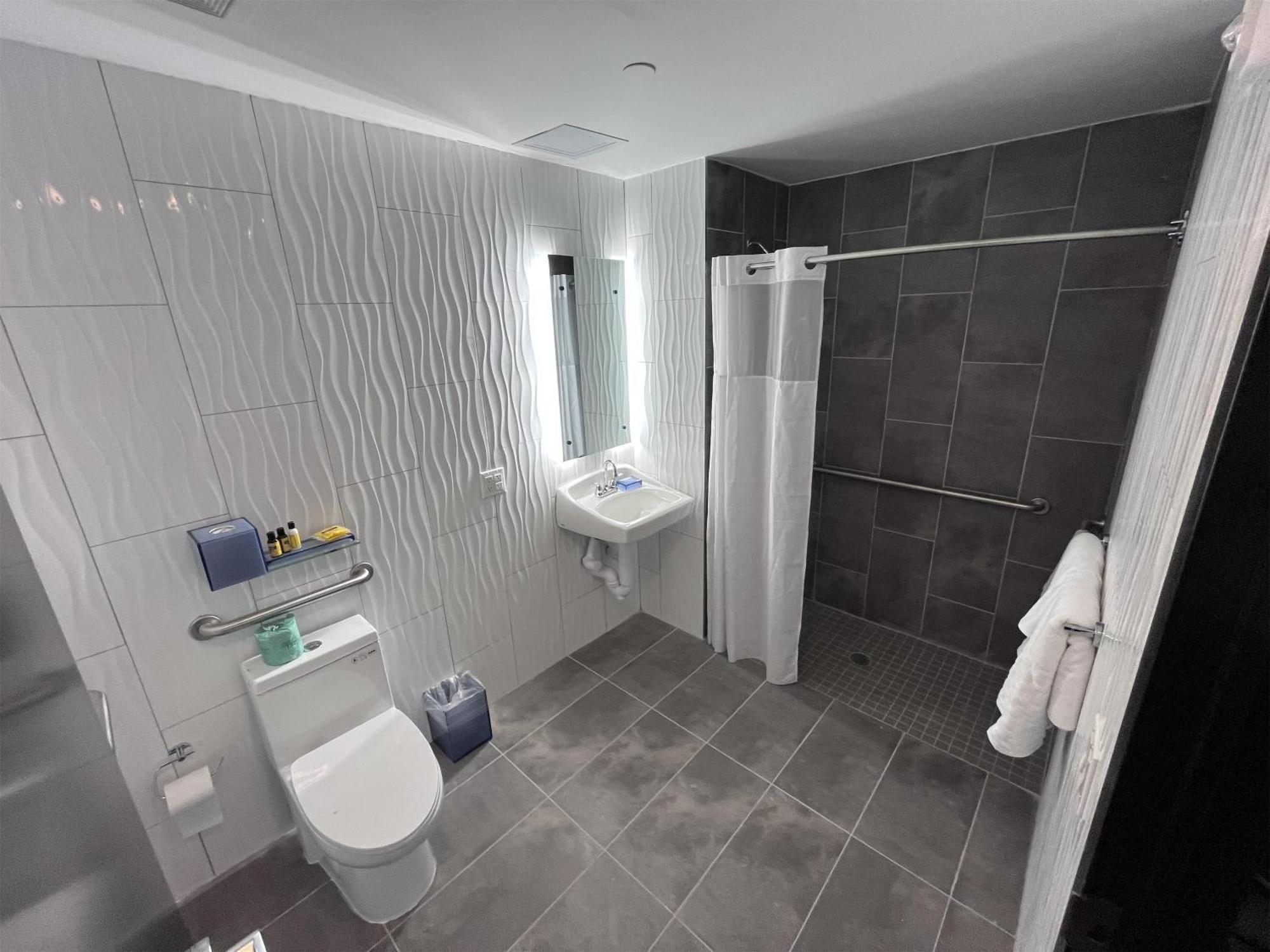 Glo Western Bronx Nyc Hotel New York