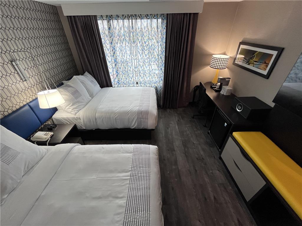 Hotel Glo Western Bronx Nyc New York