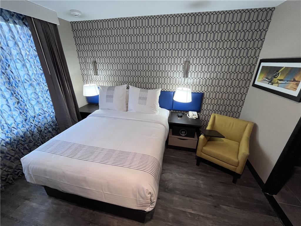 Hotel Glo Western Bronx Nyc