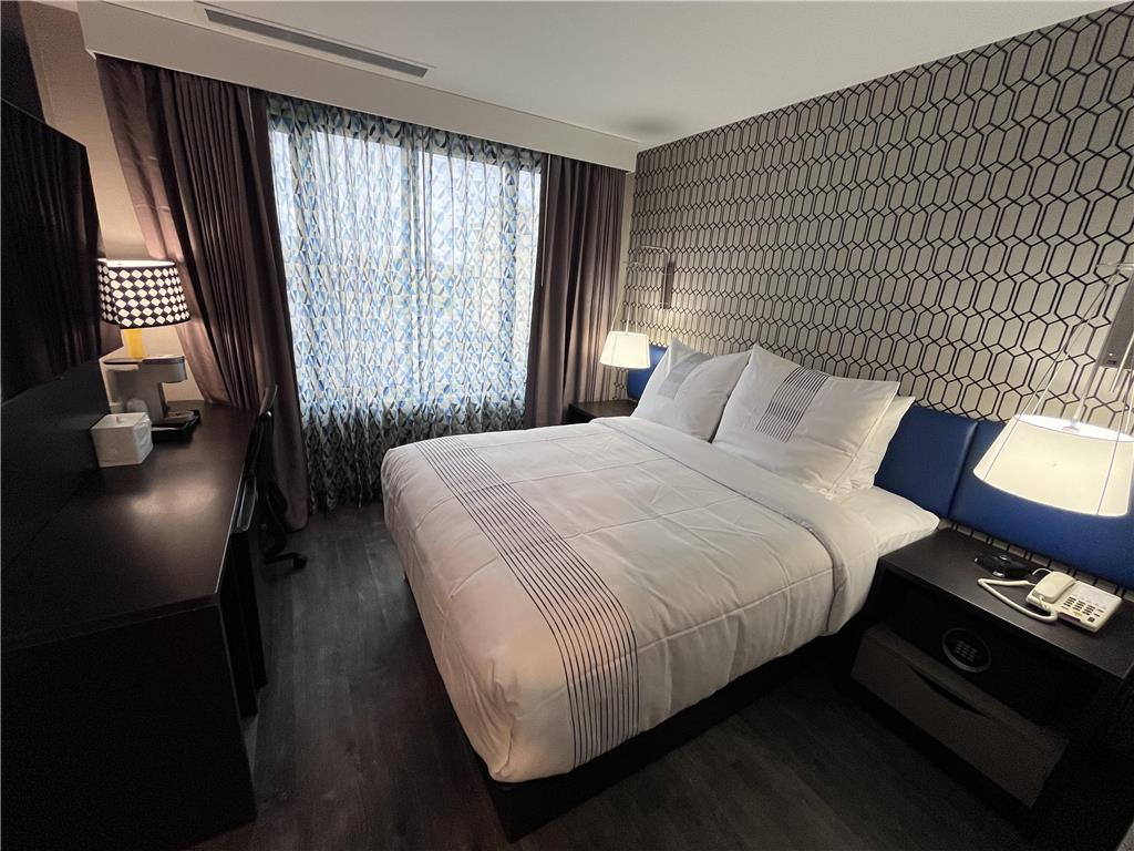 Hotel Glo Western Bronx Nyc New York